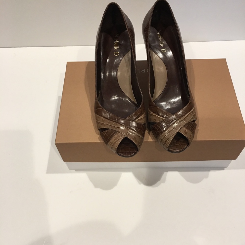 Like New Michelle D Croco embossed open toes